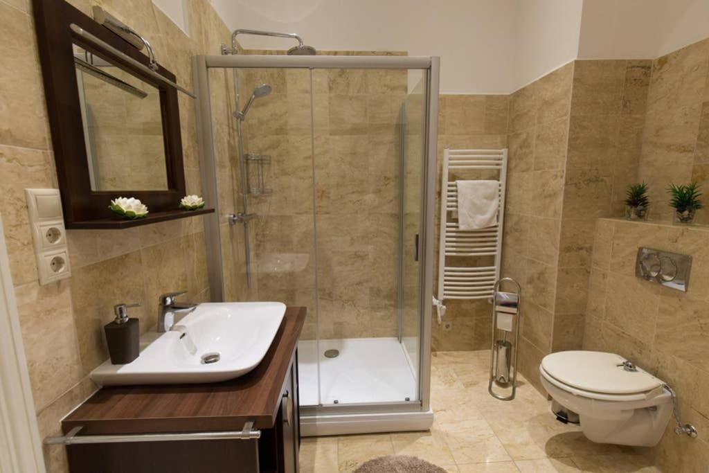 Elegant Apartment With Buda Castle View Budapest Luaran gambar