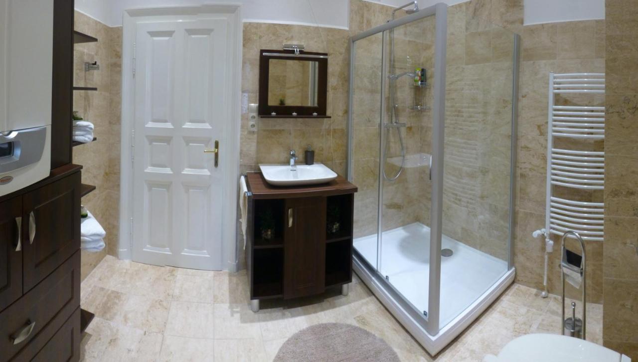 Elegant Apartment With Buda Castle View Budapest Luaran gambar